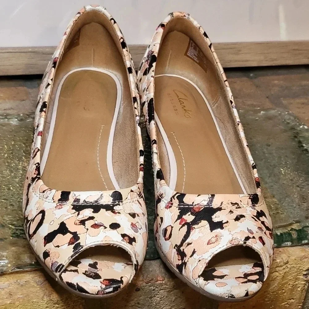 Clarks Open Toe Wedge Heel Pink Black Floral Wmns Size 6